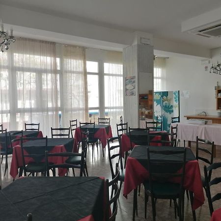 רימיני Hotel Nova Dhely מראה חיצוני תמונה