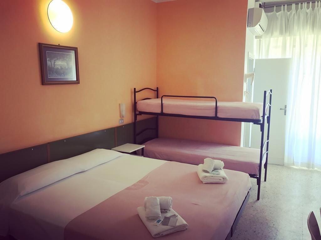 רימיני Hotel Nova Dhely מראה חיצוני תמונה