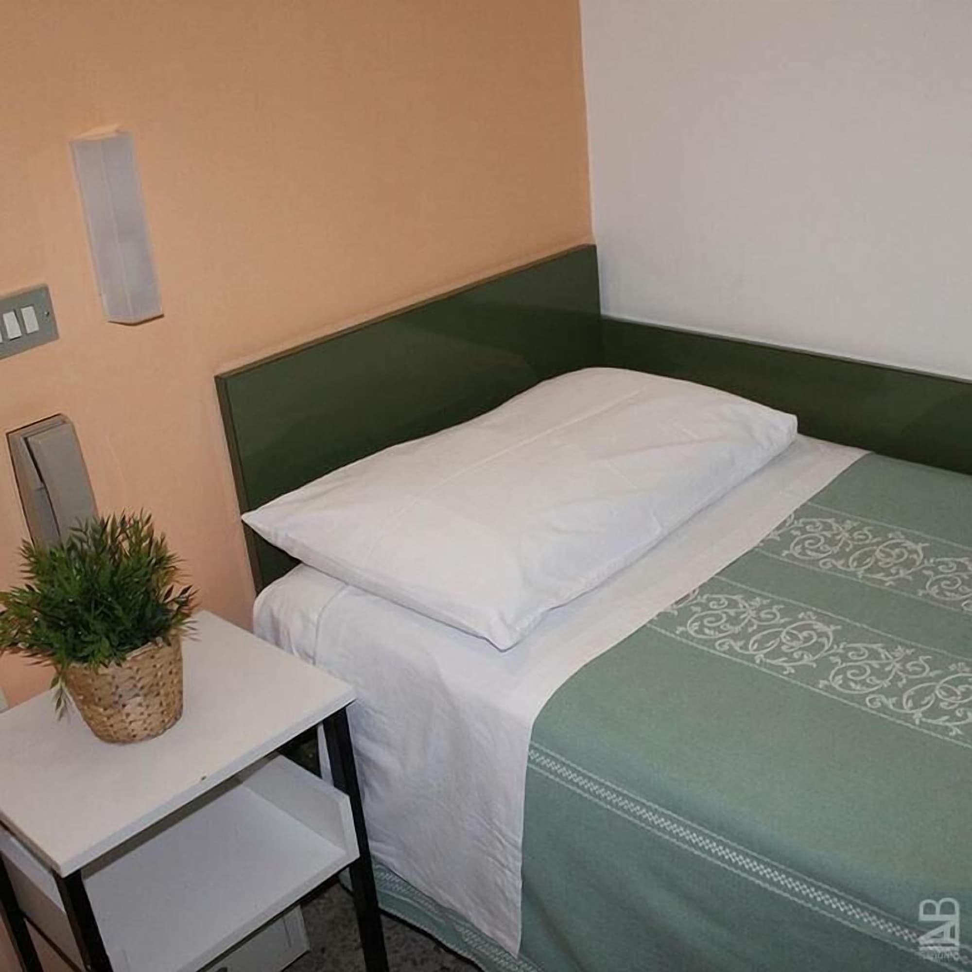 רימיני Hotel Nova Dhely מראה חיצוני תמונה