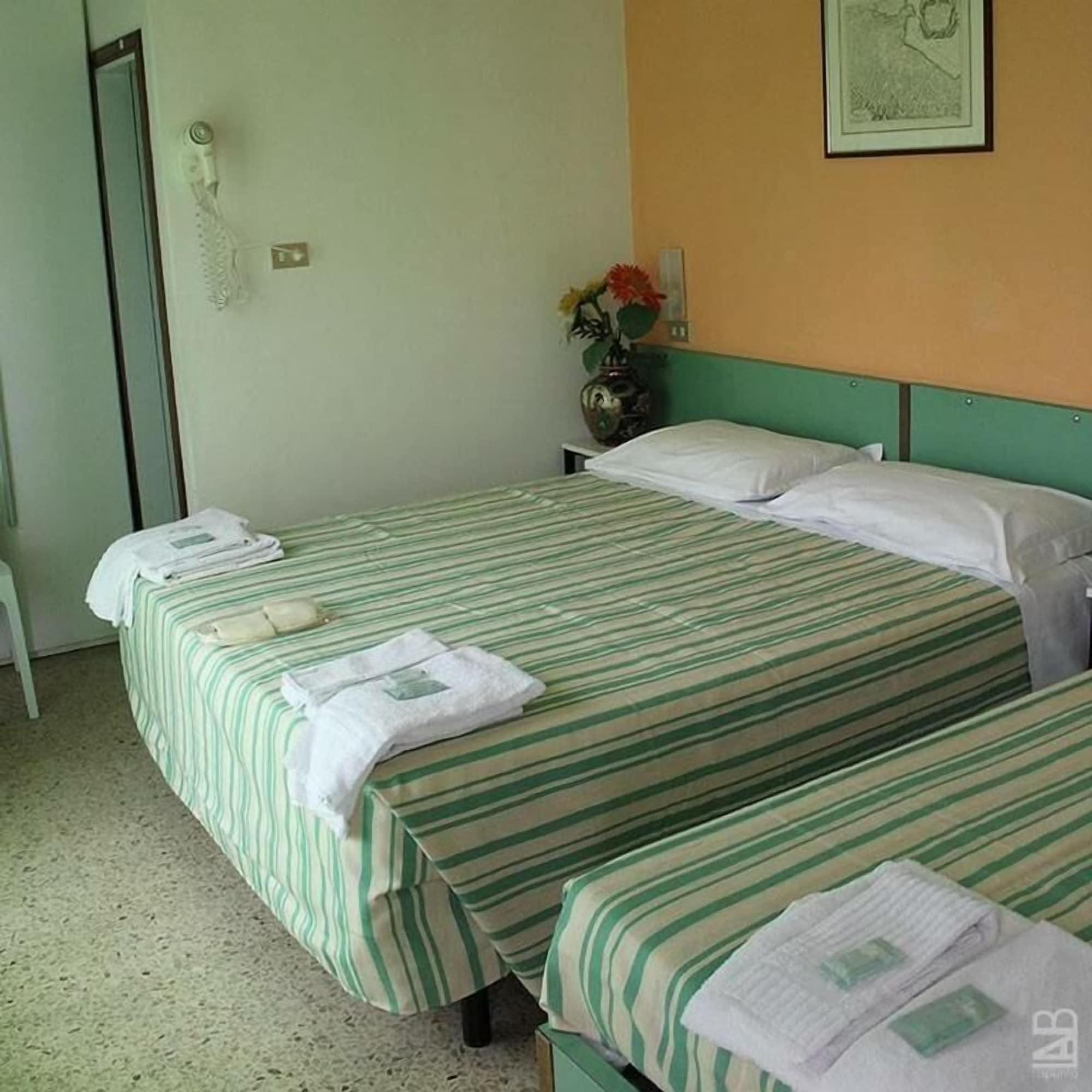רימיני Hotel Nova Dhely מראה חיצוני תמונה