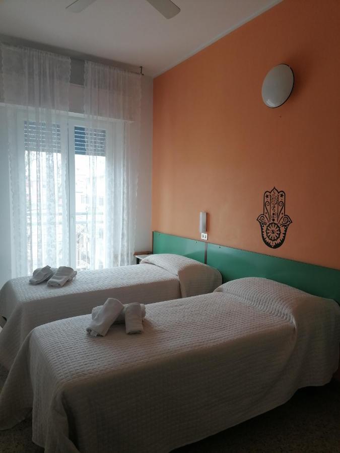 רימיני Hotel Nova Dhely מראה חיצוני תמונה