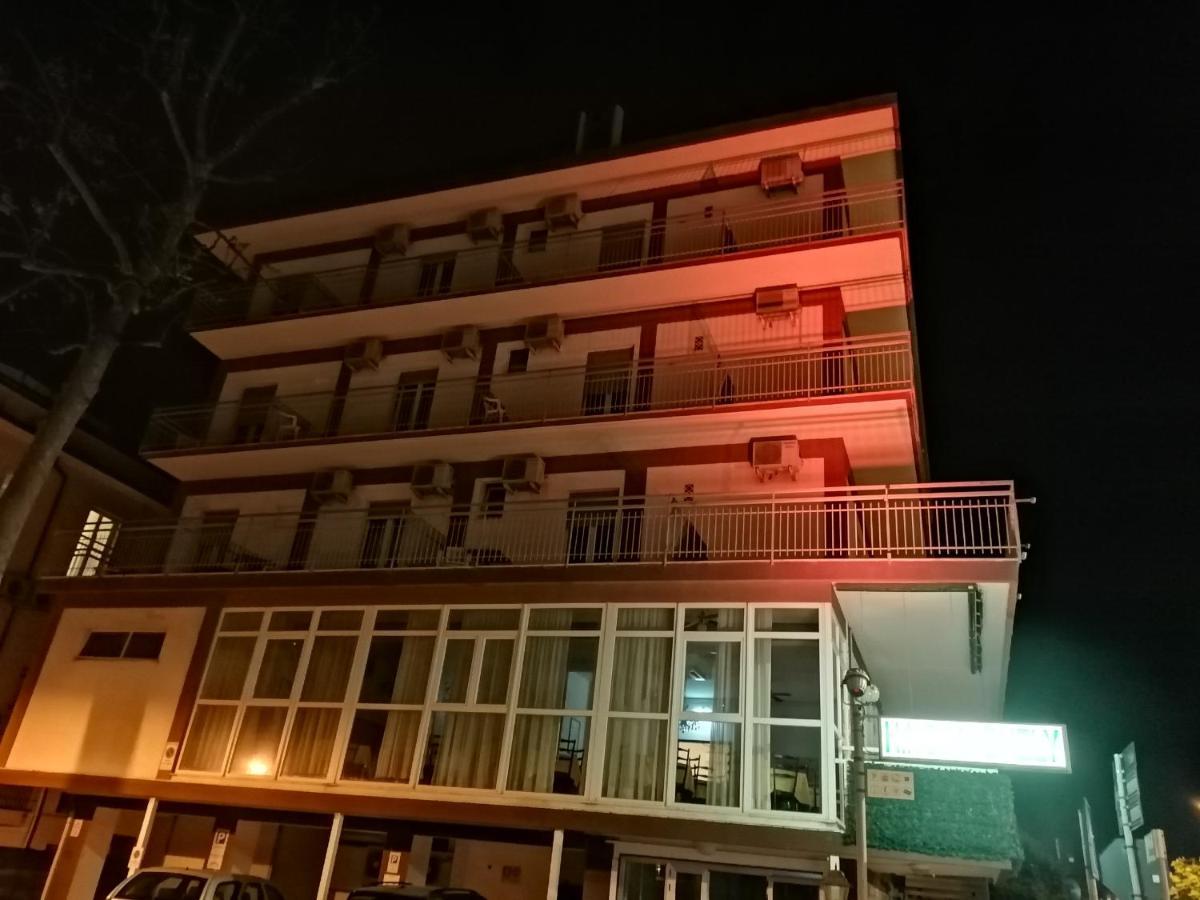 רימיני Hotel Nova Dhely מראה חיצוני תמונה