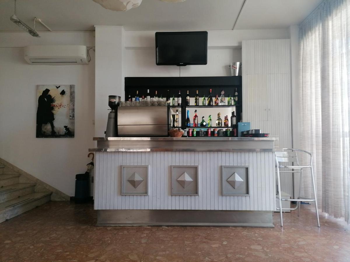 רימיני Hotel Nova Dhely מראה חיצוני תמונה