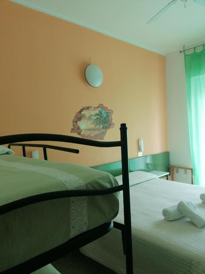 רימיני Hotel Nova Dhely מראה חיצוני תמונה
