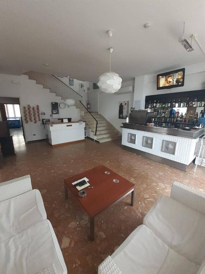 רימיני Hotel Nova Dhely מראה חיצוני תמונה