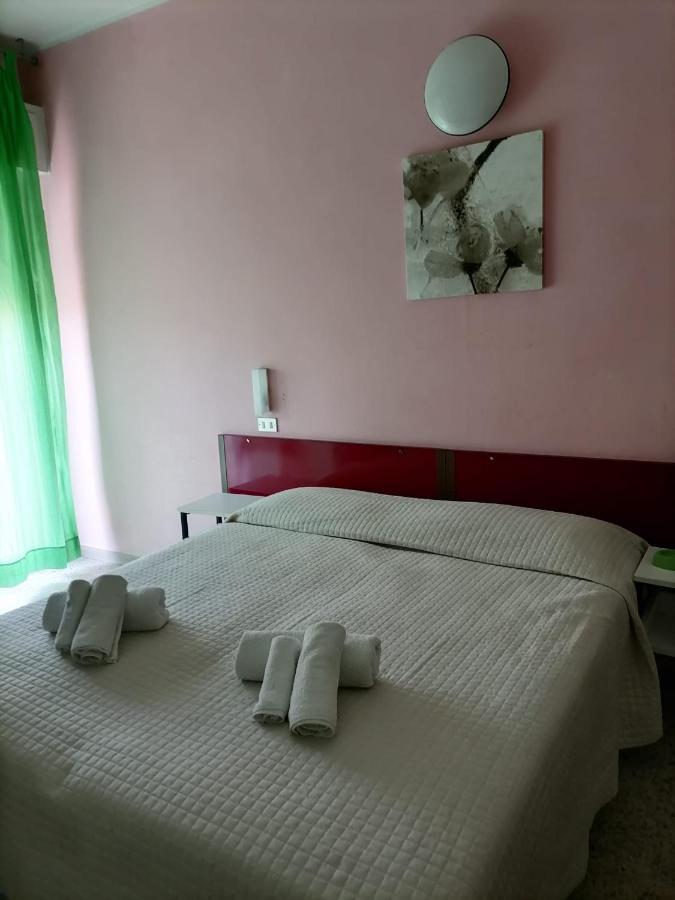 רימיני Hotel Nova Dhely מראה חיצוני תמונה