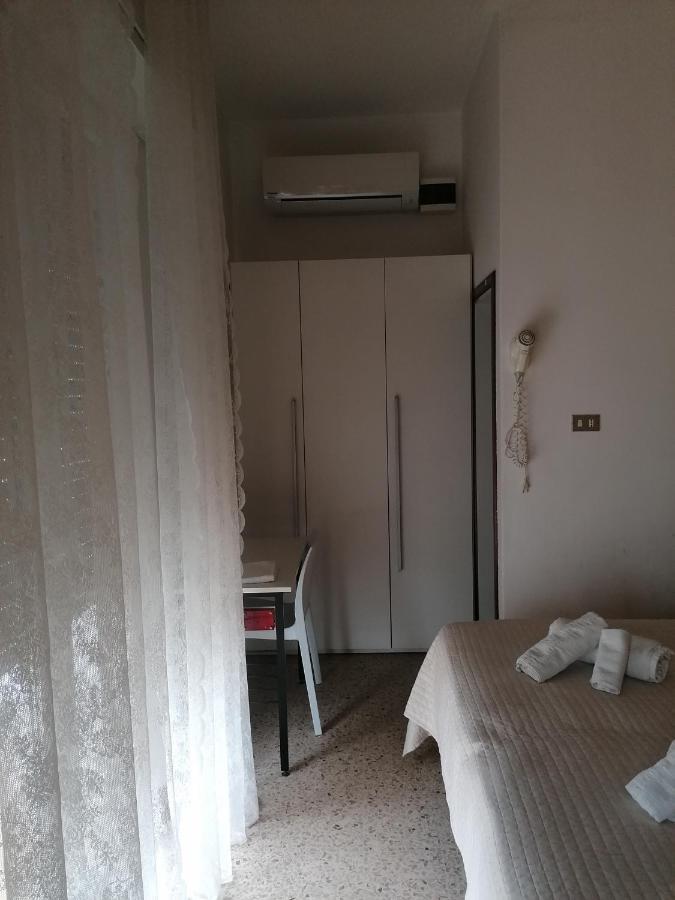 רימיני Hotel Nova Dhely מראה חיצוני תמונה