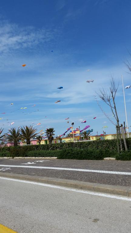 רימיני Hotel Nova Dhely מראה חיצוני תמונה
