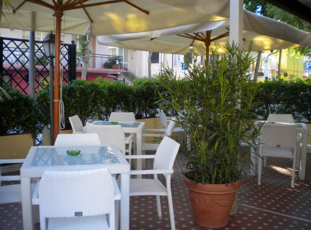 רימיני Hotel Nova Dhely מראה חיצוני תמונה