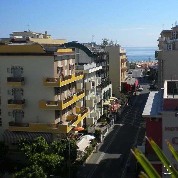 רימיני Hotel Nova Dhely מראה חיצוני תמונה