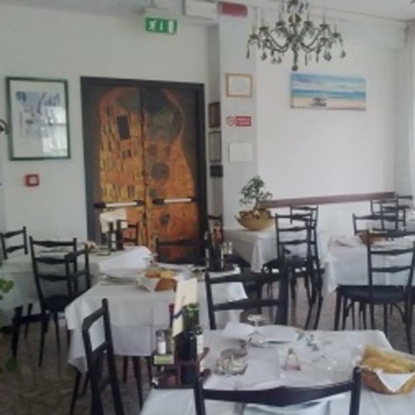 רימיני Hotel Nova Dhely מראה חיצוני תמונה